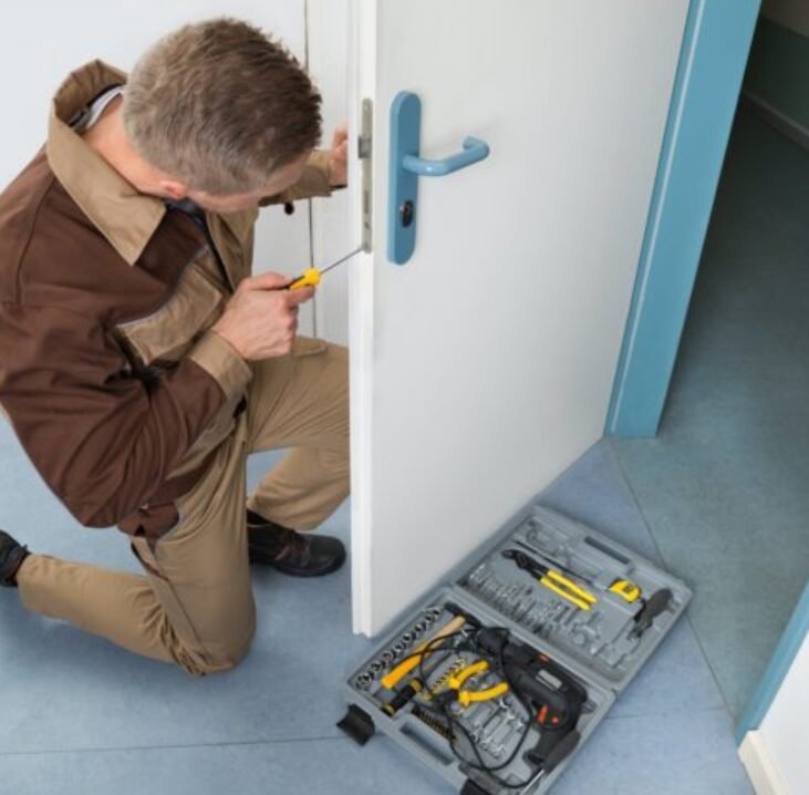 commercial locksmith service in Boca Raton, FL