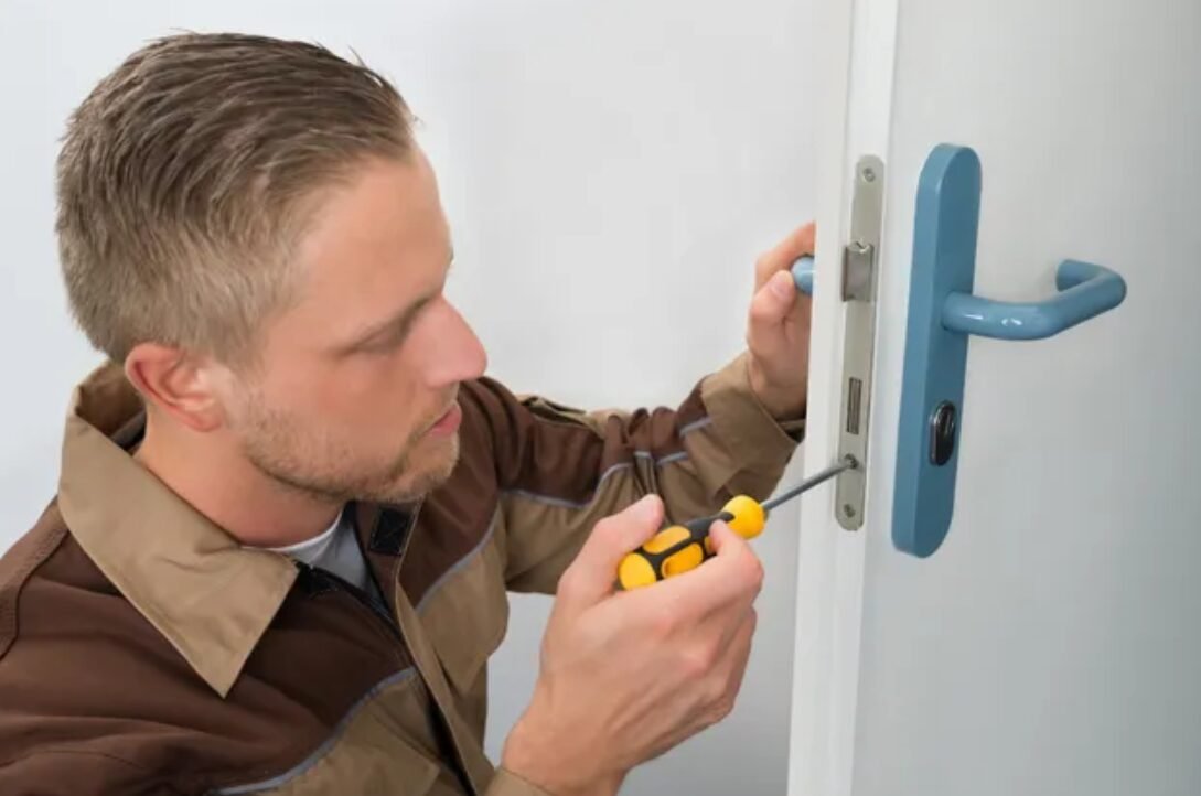 commercial locksmith service in Boca Raton, FL