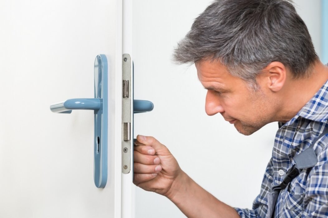 commercial locksmith service in Boca Raton, FL