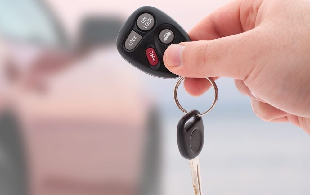 App Not Working? How a Mobile Car Locksmith Fixes Digital Keys